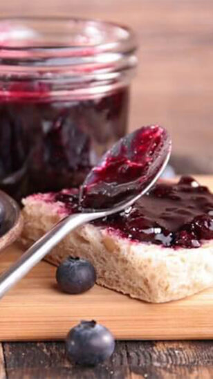 confiture-myrtilles-616×1096